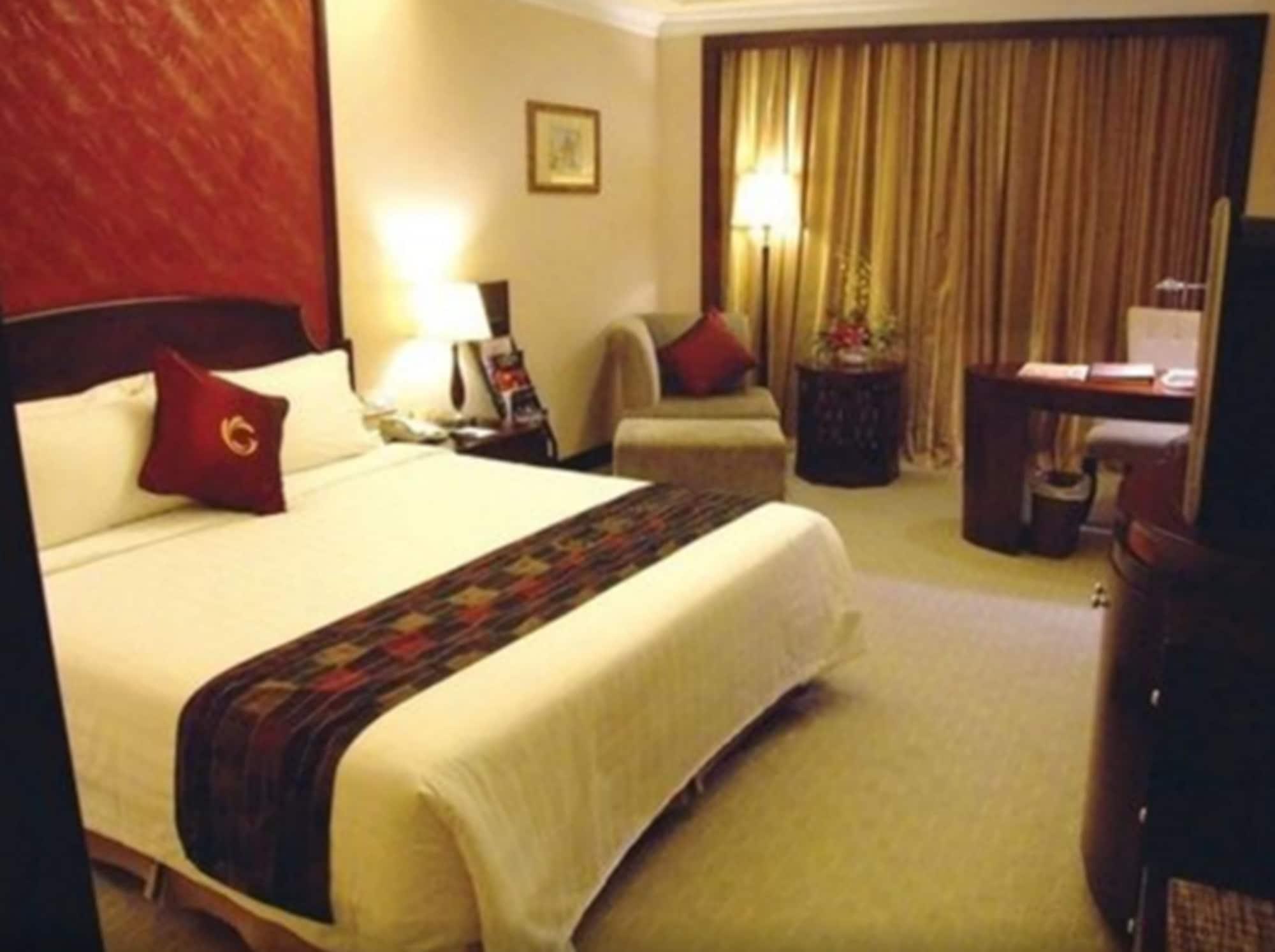 The Royal Marina Plaza Hotel Гуанчжоу Экстерьер фото