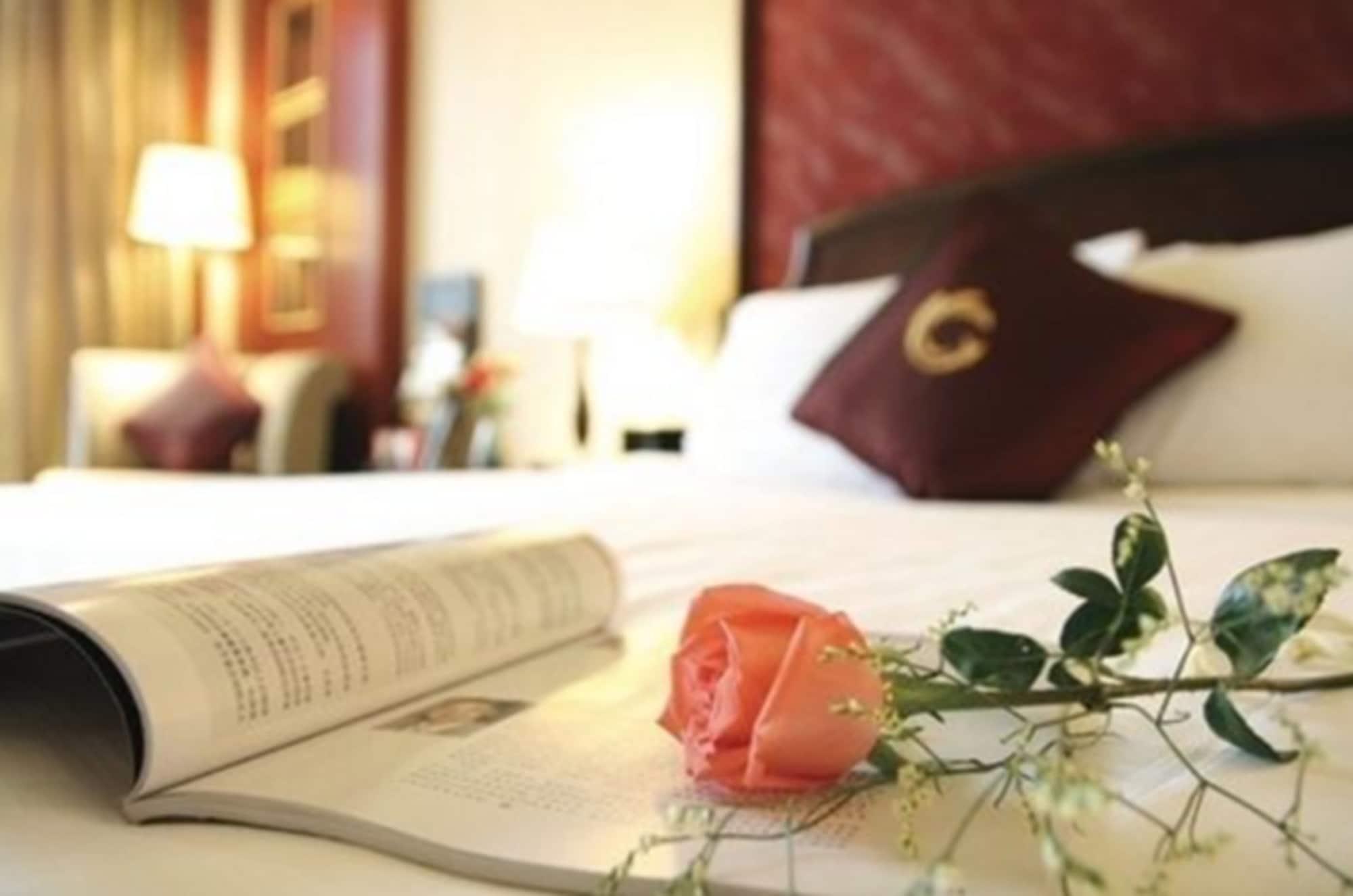 The Royal Marina Plaza Hotel Гуанчжоу Экстерьер фото