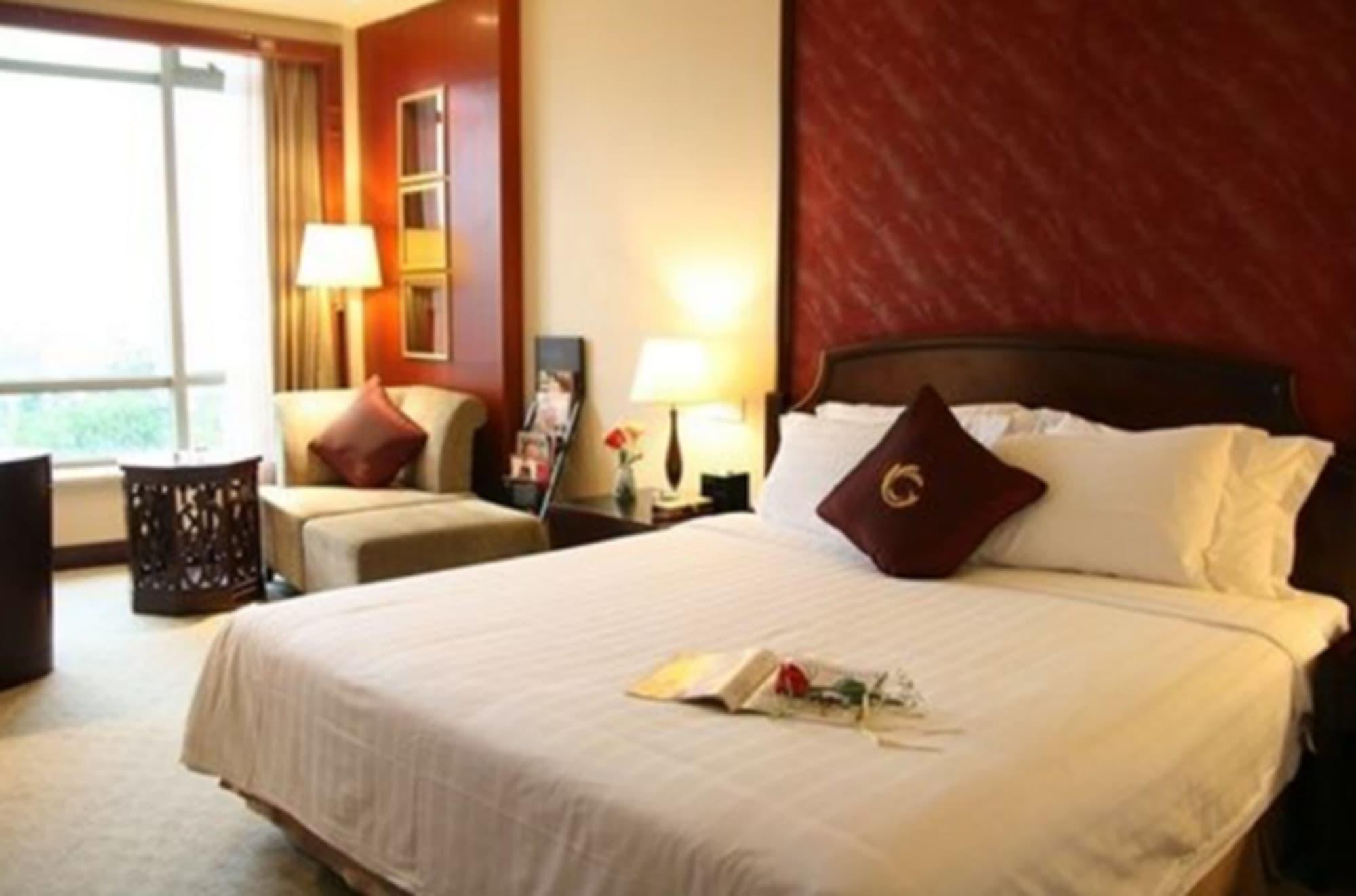 The Royal Marina Plaza Hotel Гуанчжоу Экстерьер фото