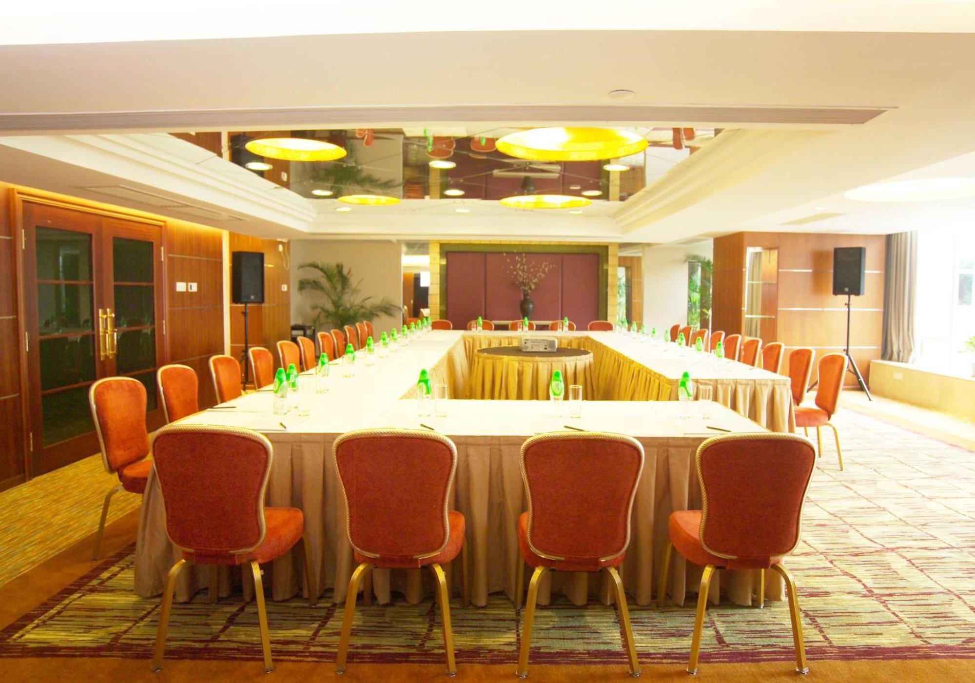 The Royal Marina Plaza Hotel Гуанчжоу Экстерьер фото