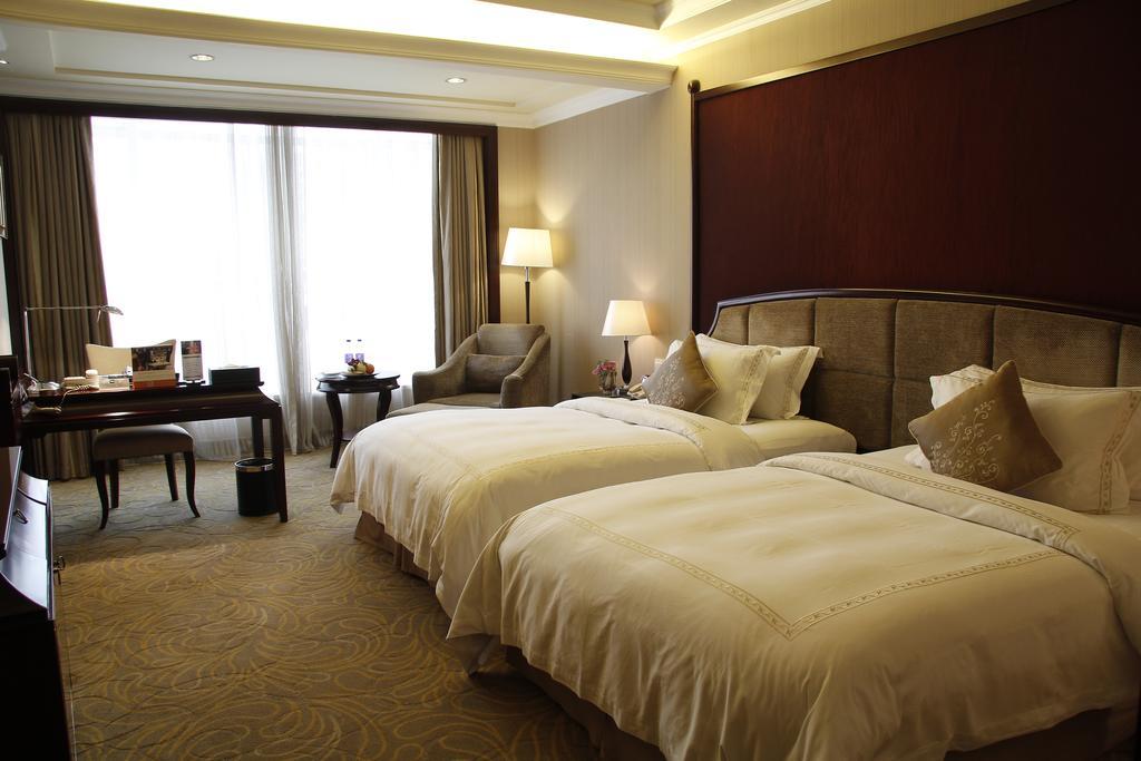 The Royal Marina Plaza Hotel Гуанчжоу Экстерьер фото