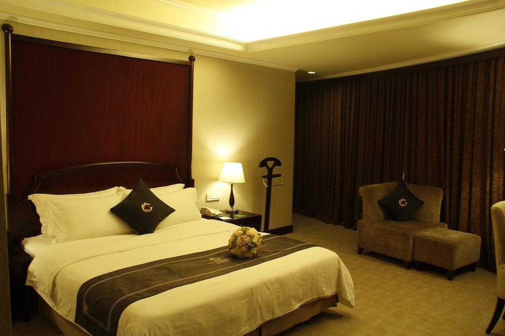 The Royal Marina Plaza Hotel Гуанчжоу Экстерьер фото