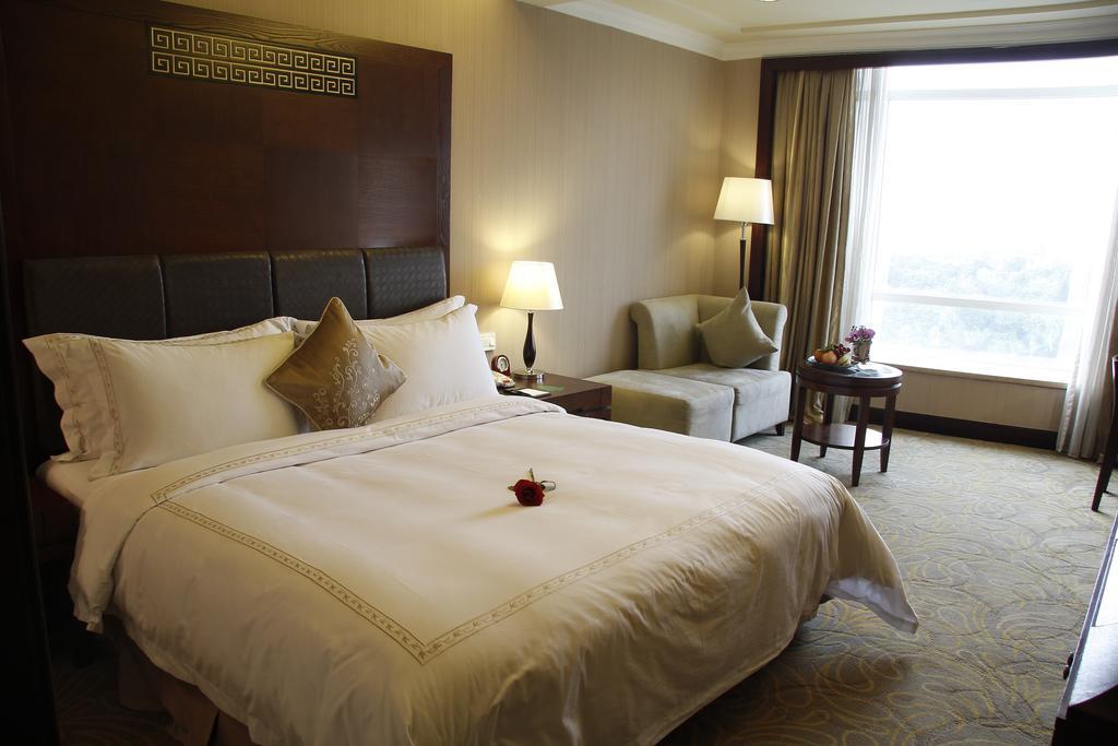 The Royal Marina Plaza Hotel Гуанчжоу Экстерьер фото