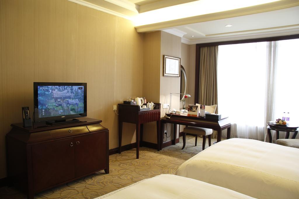 The Royal Marina Plaza Hotel Гуанчжоу Экстерьер фото