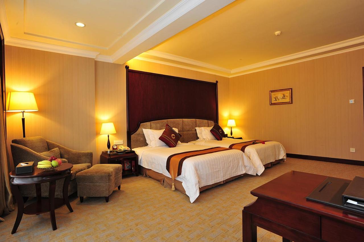 The Royal Marina Plaza Hotel Гуанчжоу Экстерьер фото