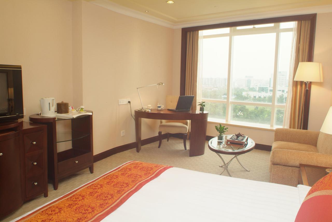 The Royal Marina Plaza Hotel Гуанчжоу Экстерьер фото