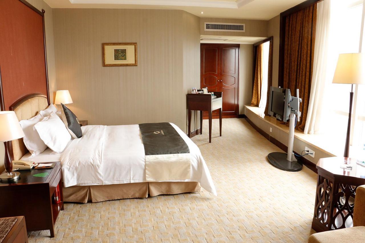 The Royal Marina Plaza Hotel Гуанчжоу Экстерьер фото