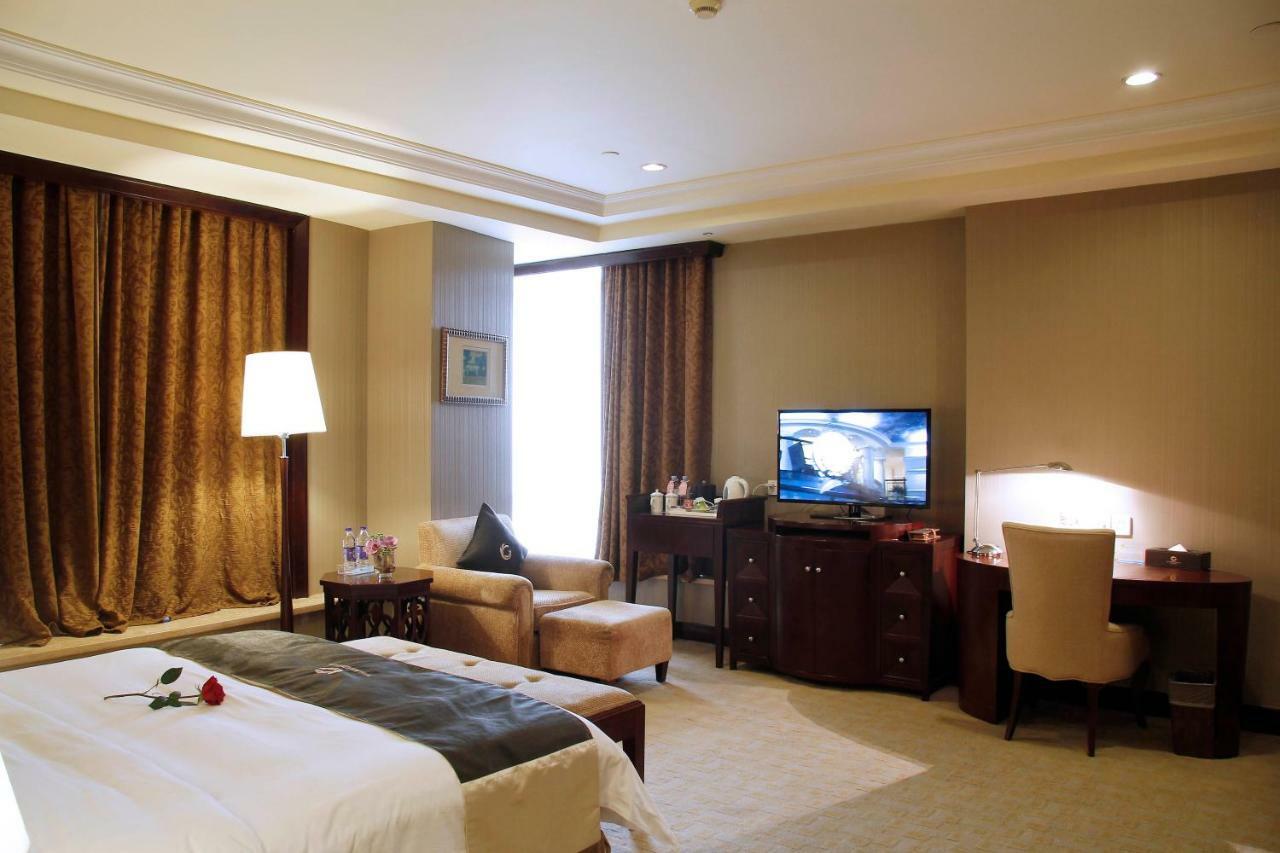 The Royal Marina Plaza Hotel Гуанчжоу Экстерьер фото